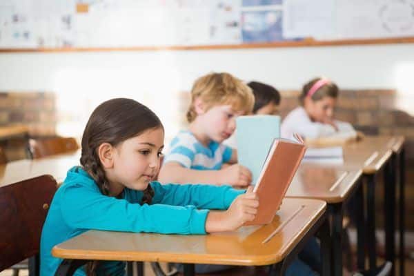 niña salud postural