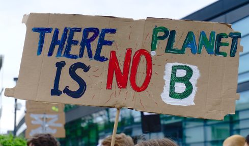 Pancarta de una protesta climática. No hay planeta B